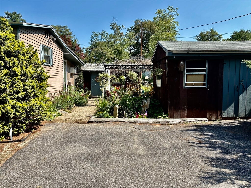 42 Dana Rd.