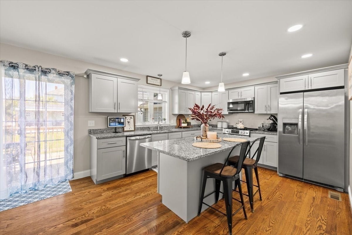 738 Hicks St, Fall River, MA, 738 Hicks St, Fall River, MA Photo #3