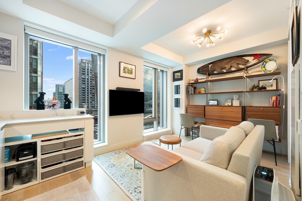 135 Seaport Blvd 818