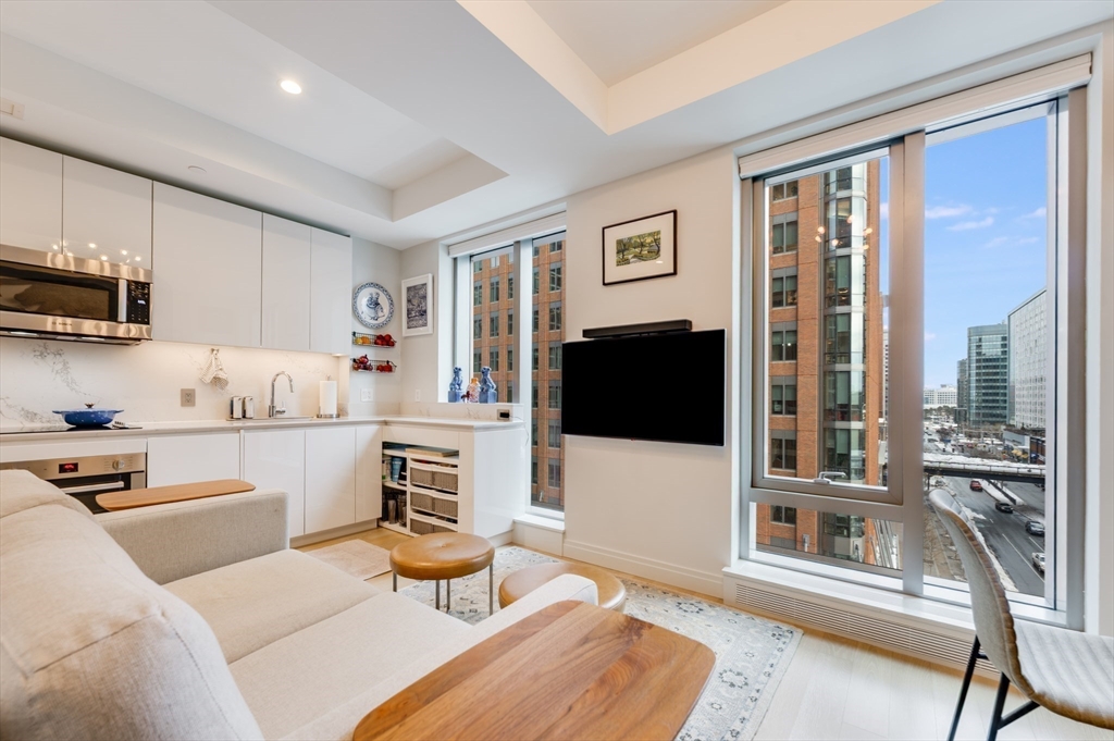 135 Seaport Blvd 818