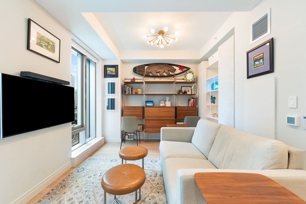 135 Seaport Blvd 818