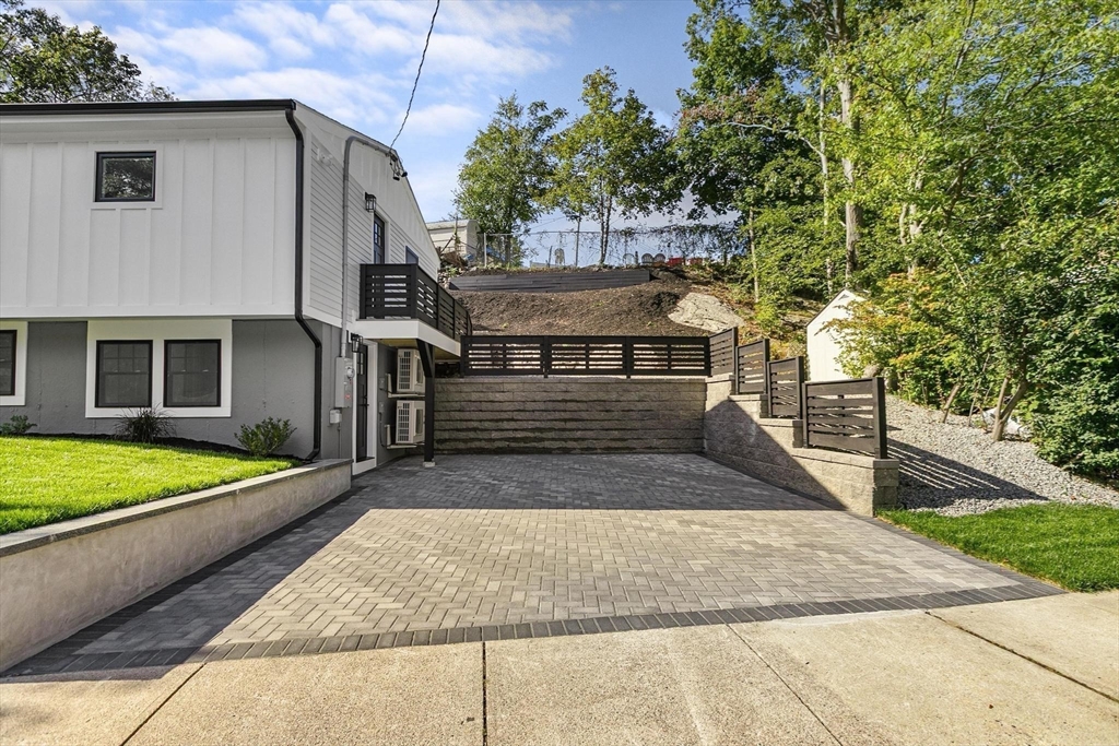 24 Stonehill Road