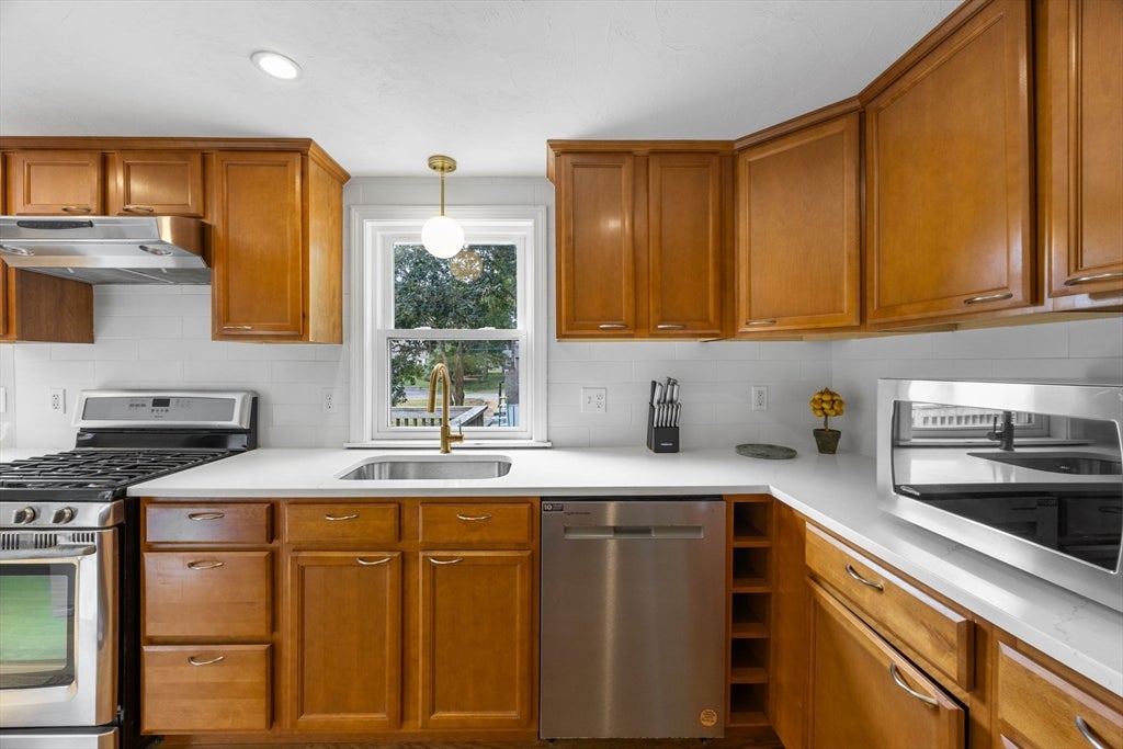 33 Lakefield Rd, Yarmouth, MA, 33 Lakefield Rd, Yarmouth, MA Photo #8