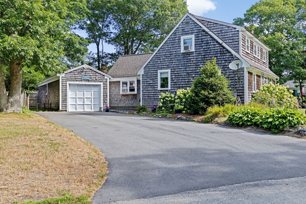 50 Redwood Ln