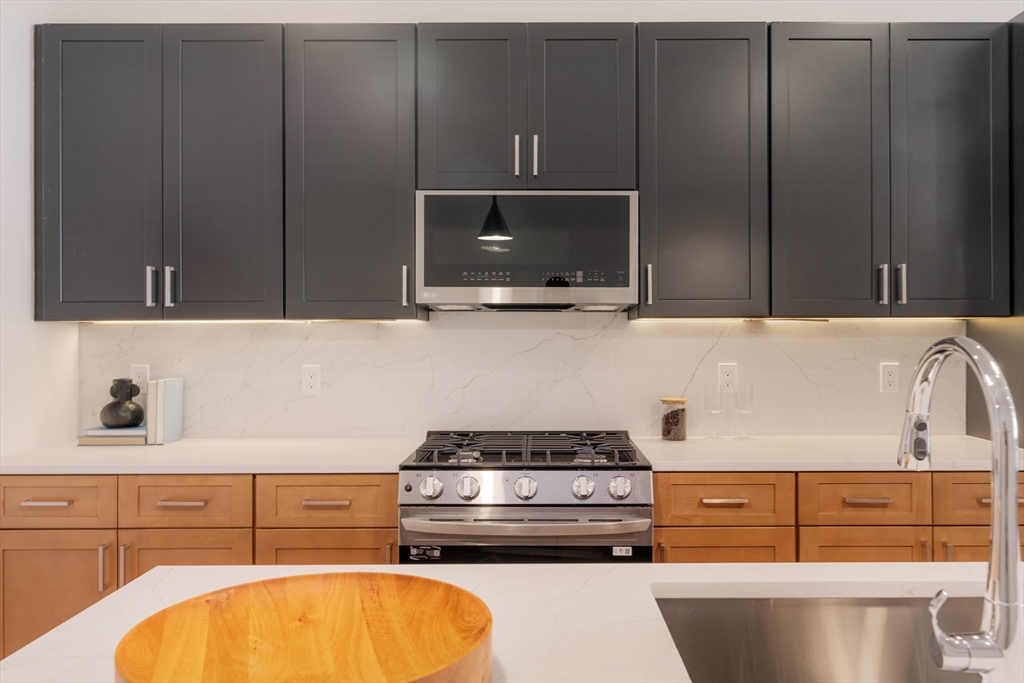 231 Everett Street 101