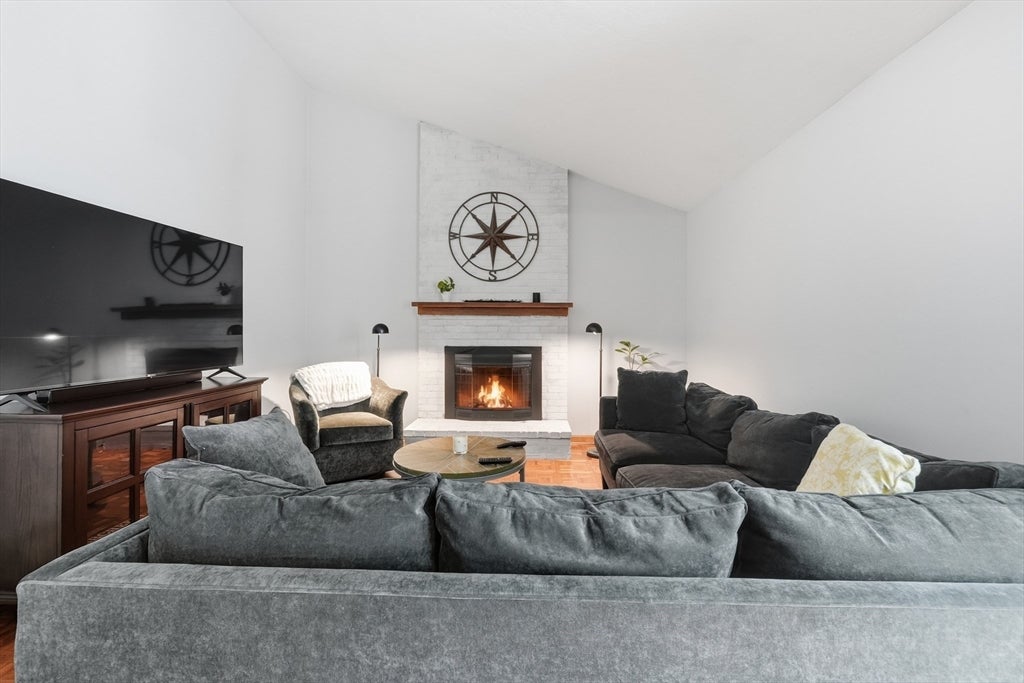 10 Tattan Farm Road, Worcester, MA Photo #4
