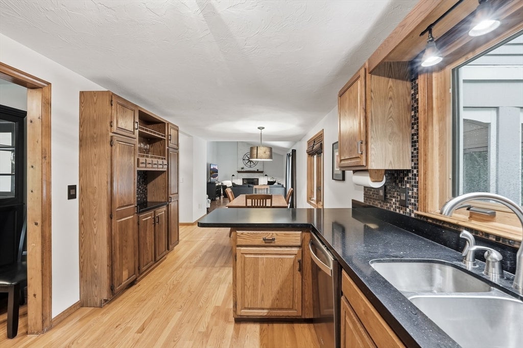 10 Tattan Farm Road, Worcester, MA Photo #11