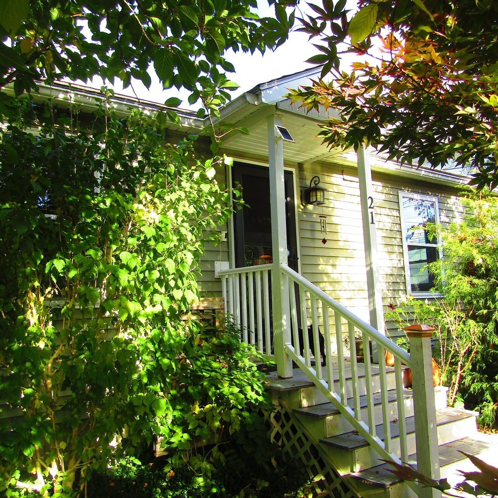 Photo of 21 Glenwood Avenue, Northampton, MA 01060 (MLS # 73595259)