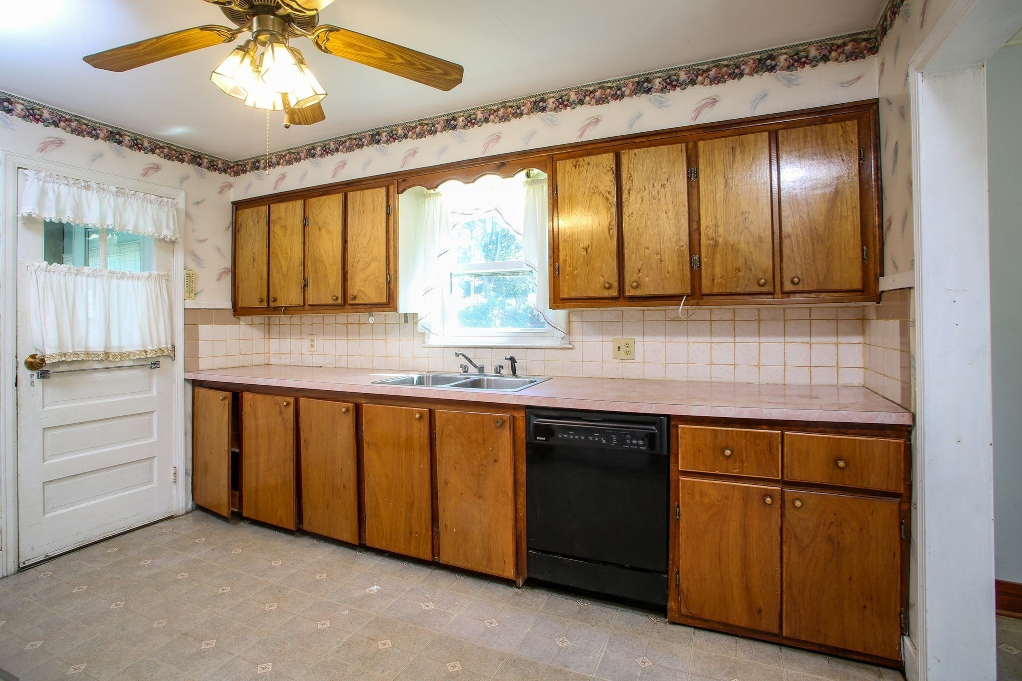 421 Elm St, Pittsfield, MA, 421 Elm St, Pittsfield, MA Photo #6