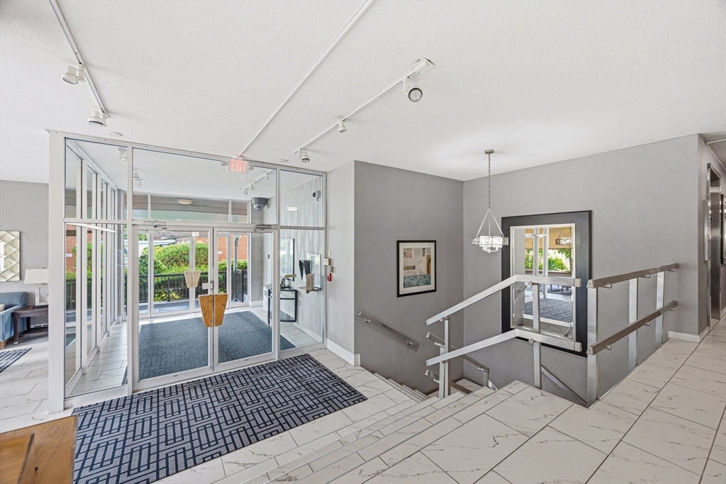 20 Hammond Pond Pkwy 506