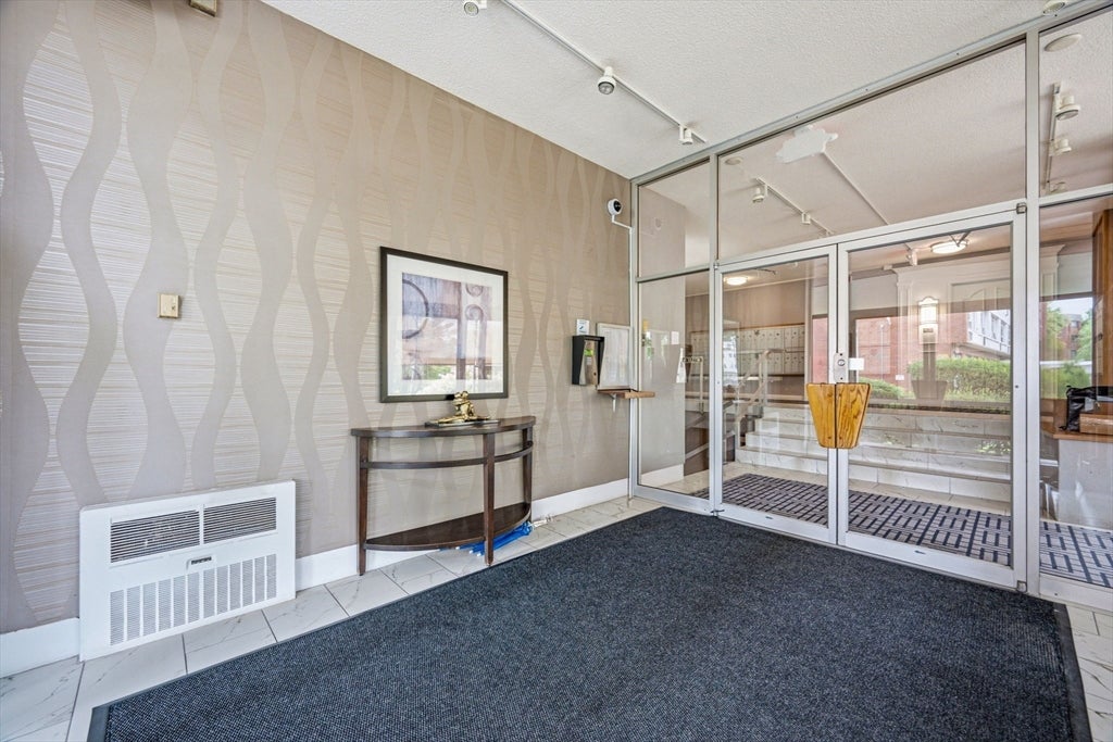 20 Hammond Pond Pkwy 506