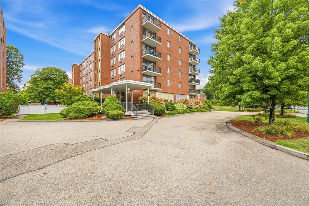 20 Hammond Pond Pkwy 506
