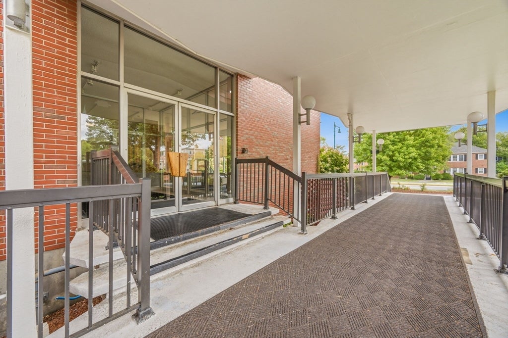 20 Hammond Pond Pkwy 506