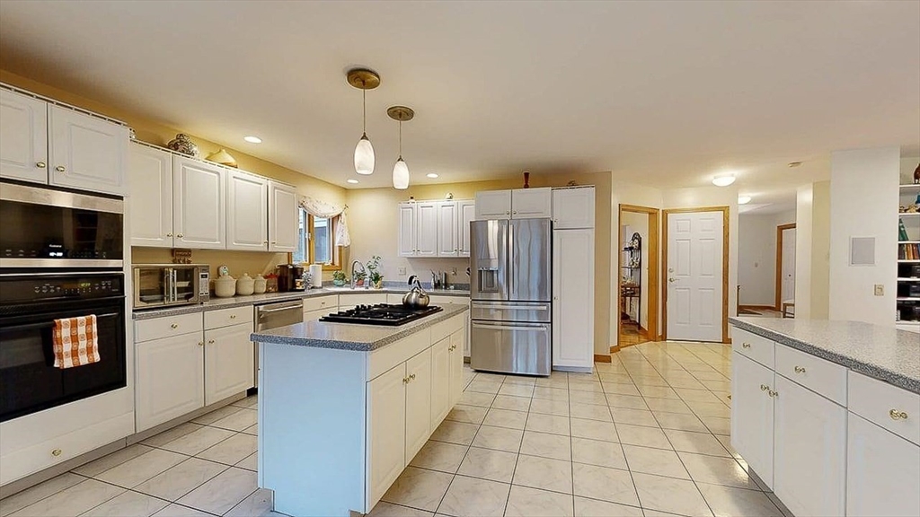 51 Sheffield Dr
