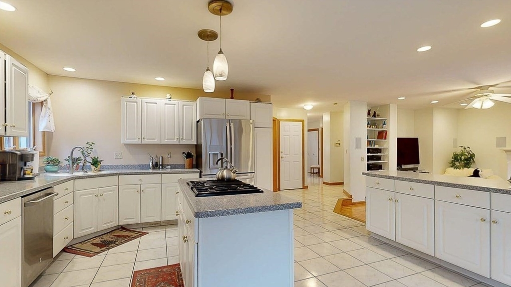 51 Sheffield Dr