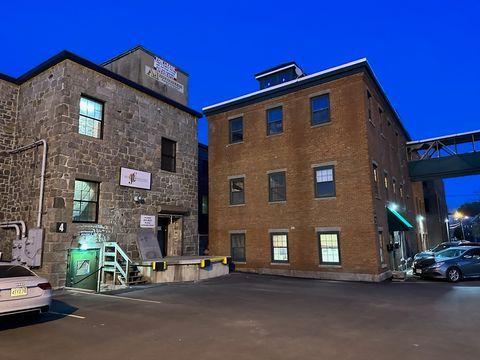 Photo of 119R Foster St #Building 4, Peabody, MA 01960 (MLS # 73543038)