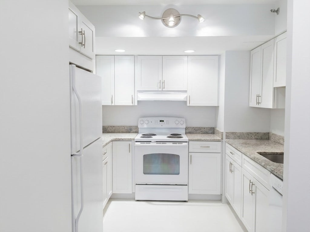 1731 Beacon St #206, Brookline, MA, 1731 Beacon St #206, Brookline, MA Photo #2