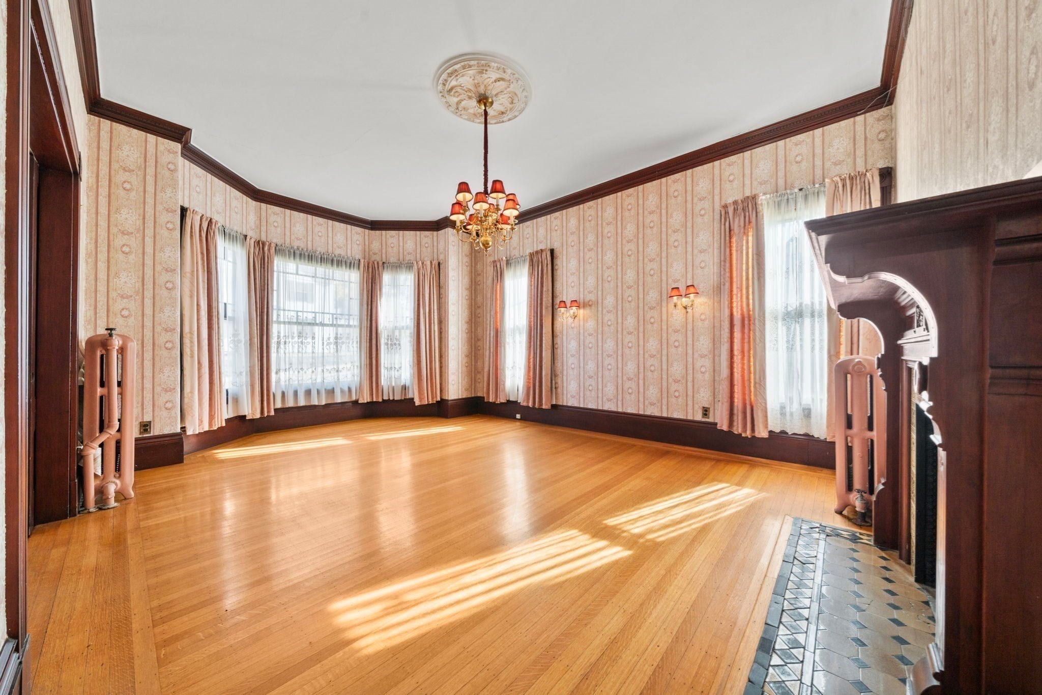 5 Warren Ave, Woburn, MA, 5 Warren Ave, Woburn, MA Photo #5