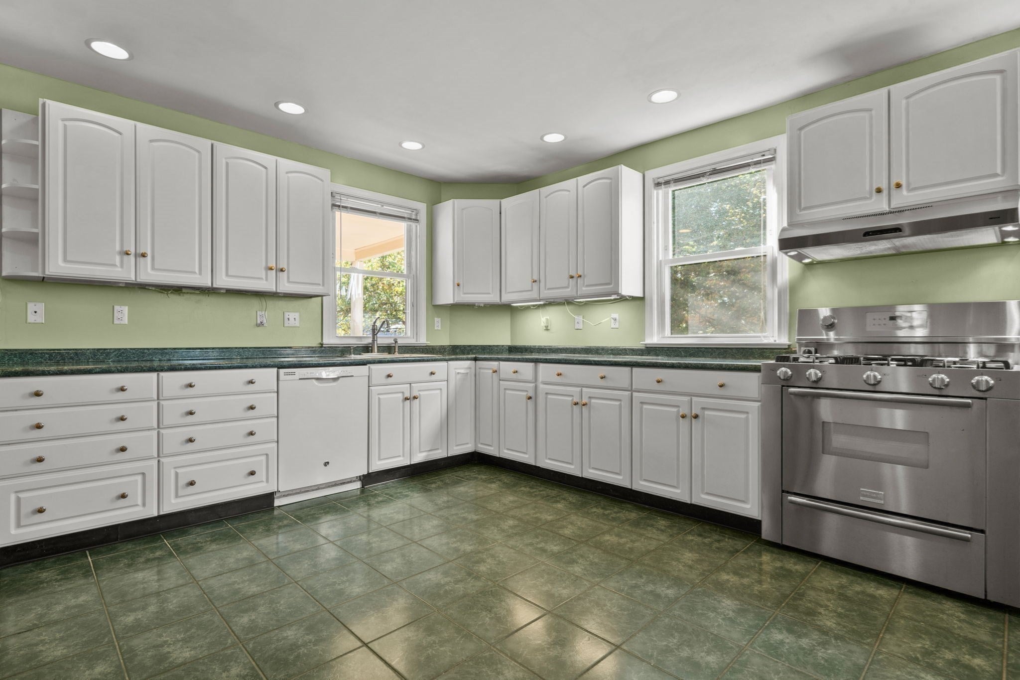 5 Warren Ave, Woburn, MA, 5 Warren Ave, Woburn, MA Photo #10