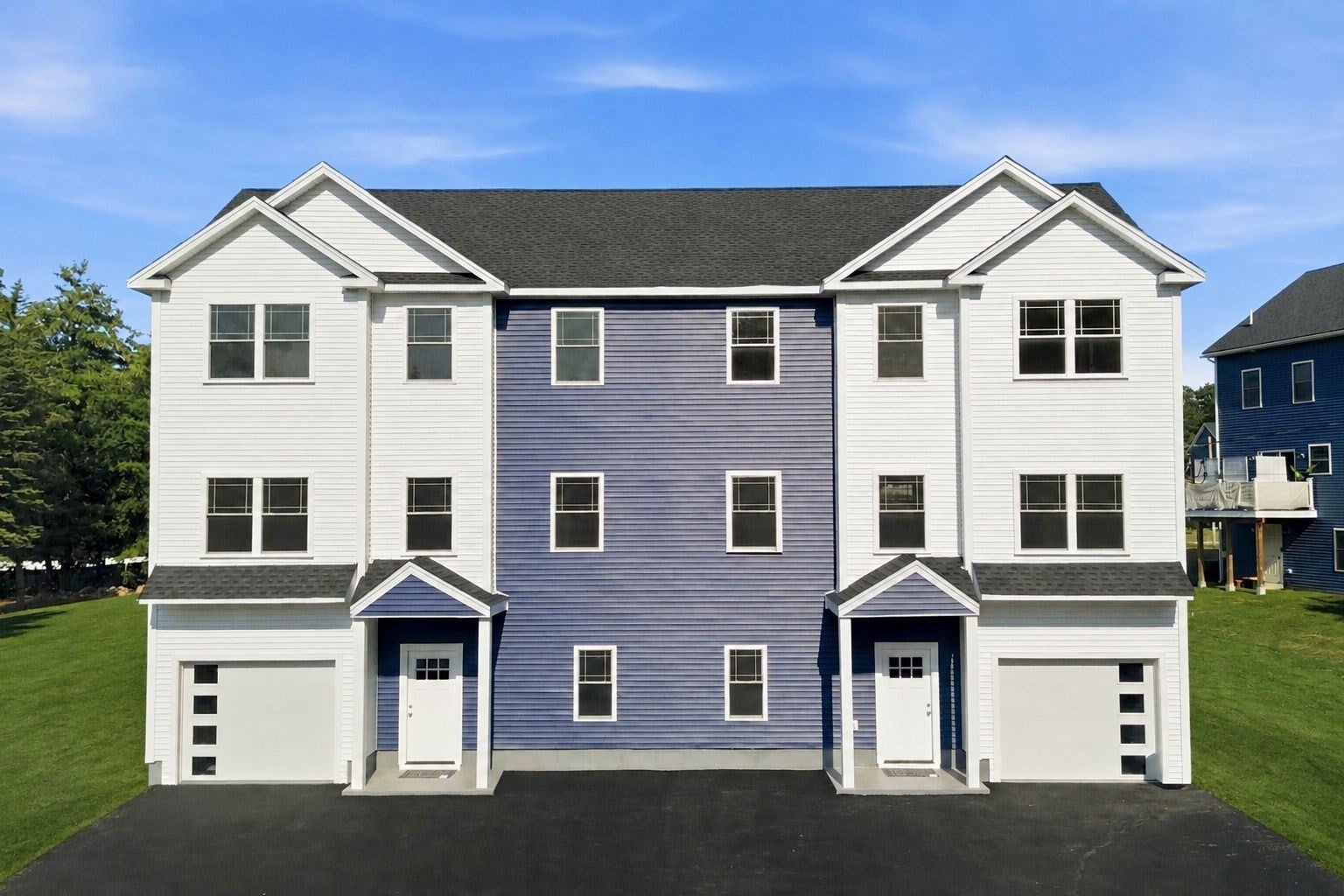 Photo of 1 Doris Dr, Chelmsford, MA