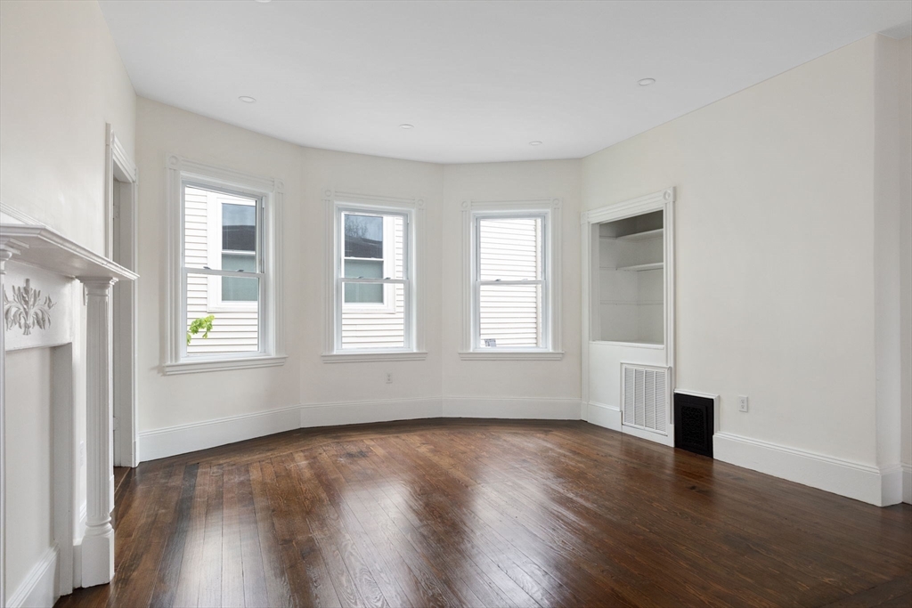 Boston, Massachusetts 02130, United States, 4 Bedrooms Bedrooms, ,2 BathroomsBathrooms,Residential,Active,196507