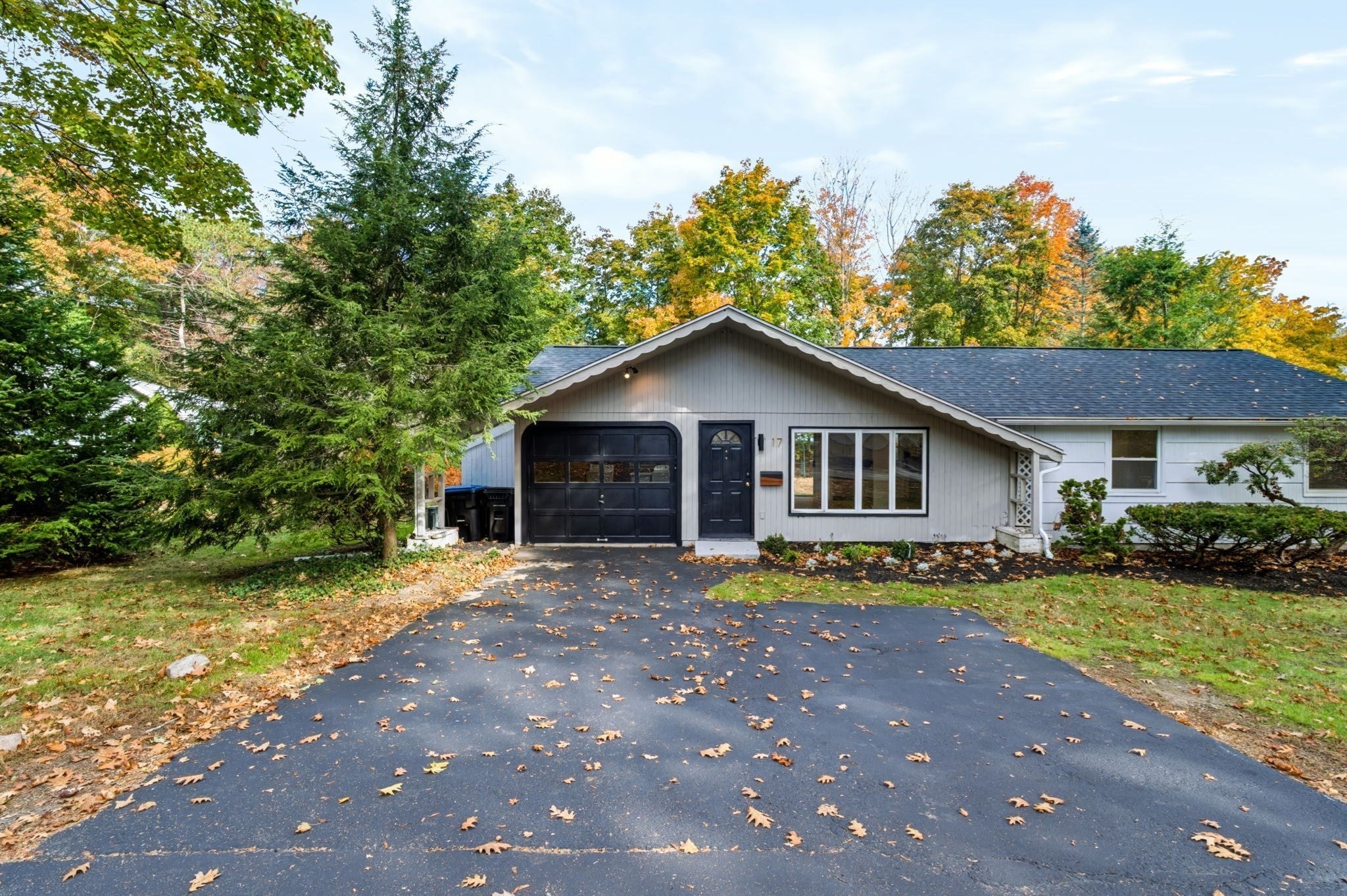 Photo of 17 Grover St, Beverly, MA