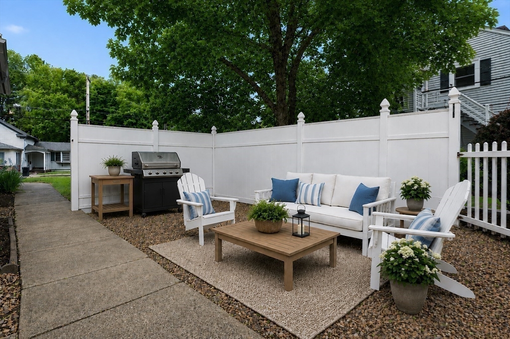 319 Providence Rd 319