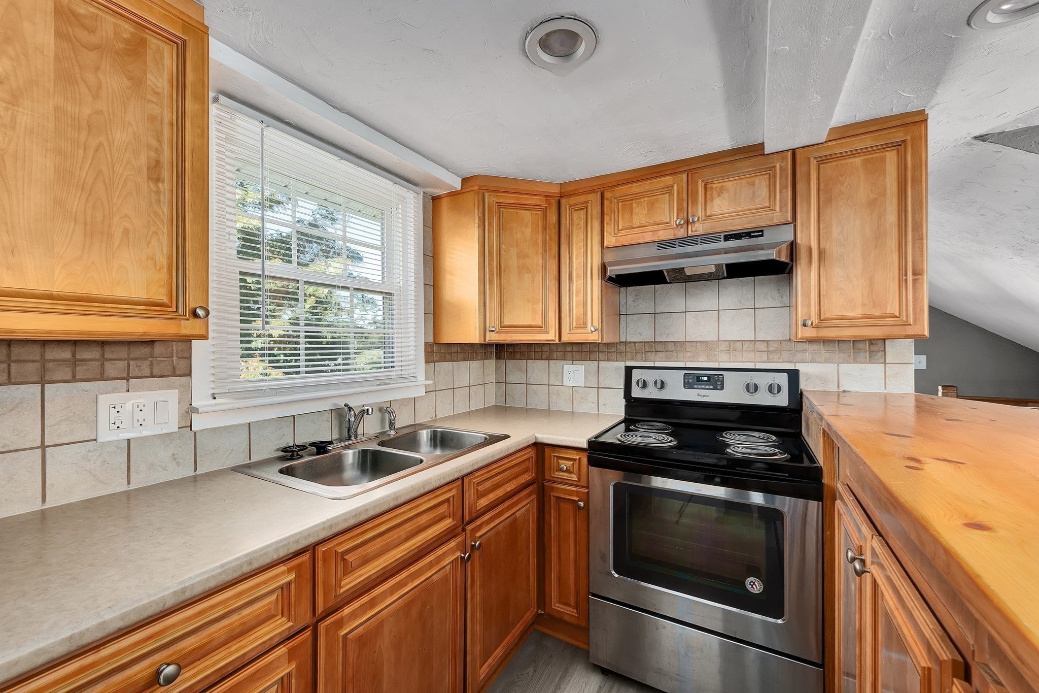 27 Holten St, Danvers, MA Photo #7