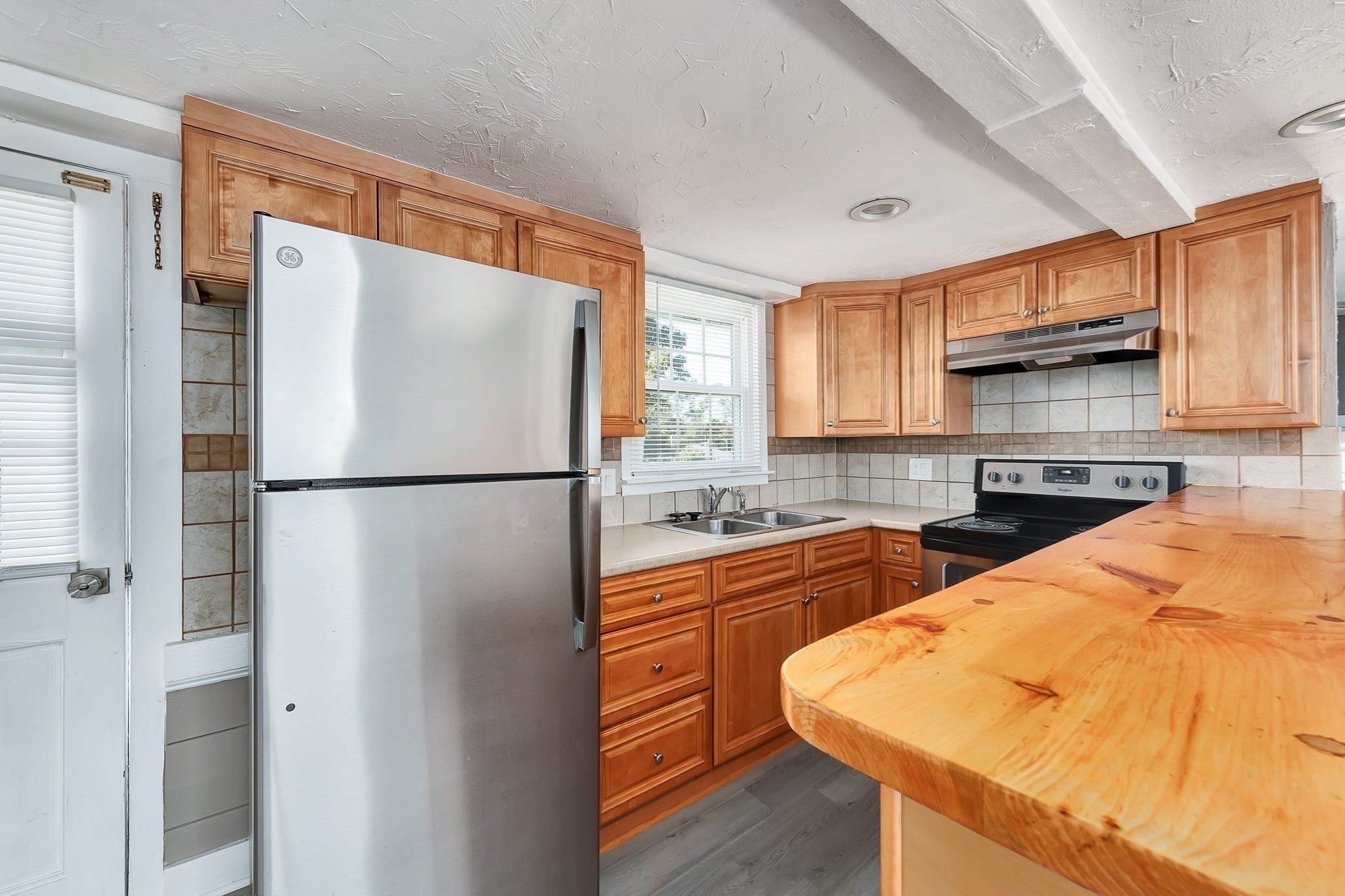 27 Holten St, Danvers, MA Photo #6