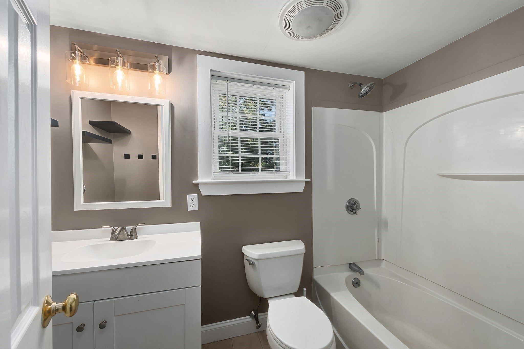 27 Holten St, Danvers, MA Photo #12
