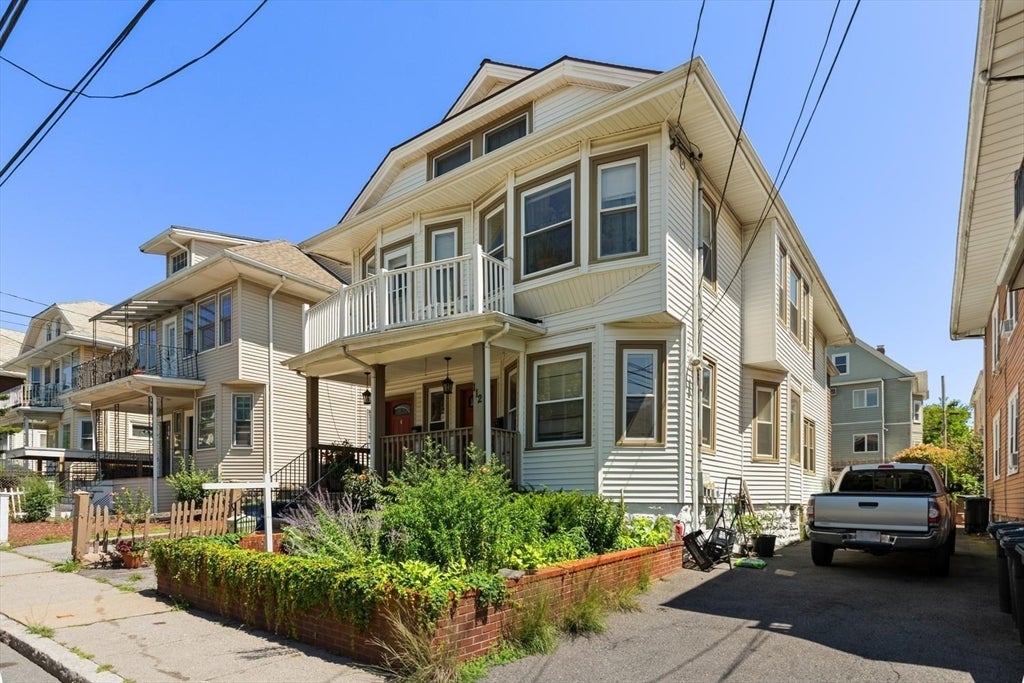 110 W Adams St
