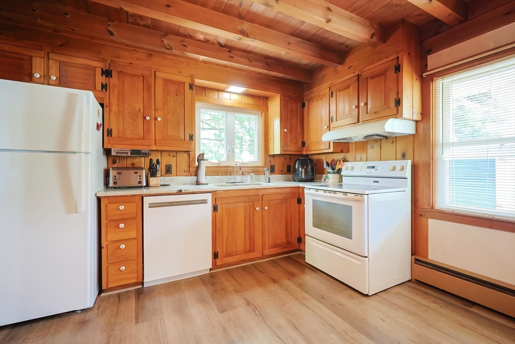 18 Douglas Dr