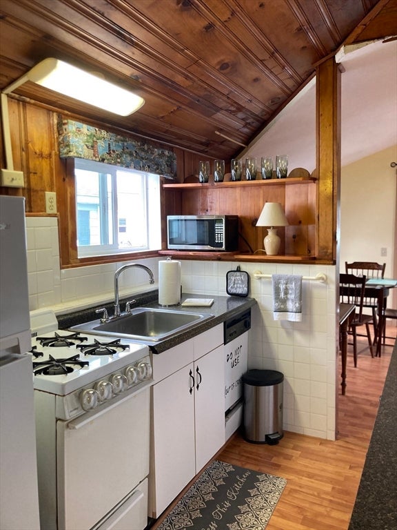 12 Thompson Road C