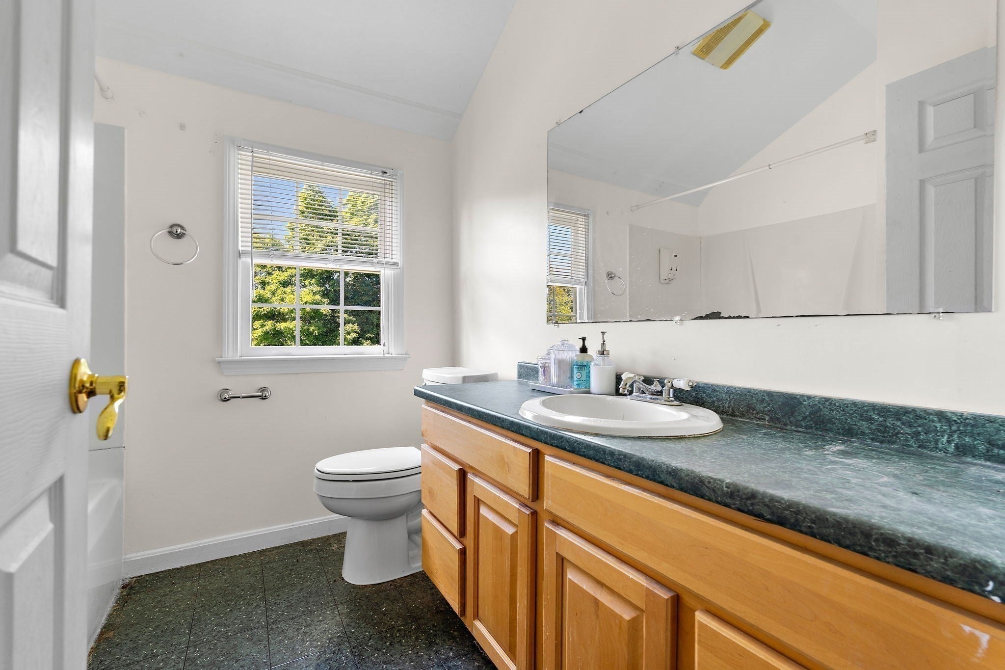 28 Farmington Drive, Shrewsbury, MA Photo #32