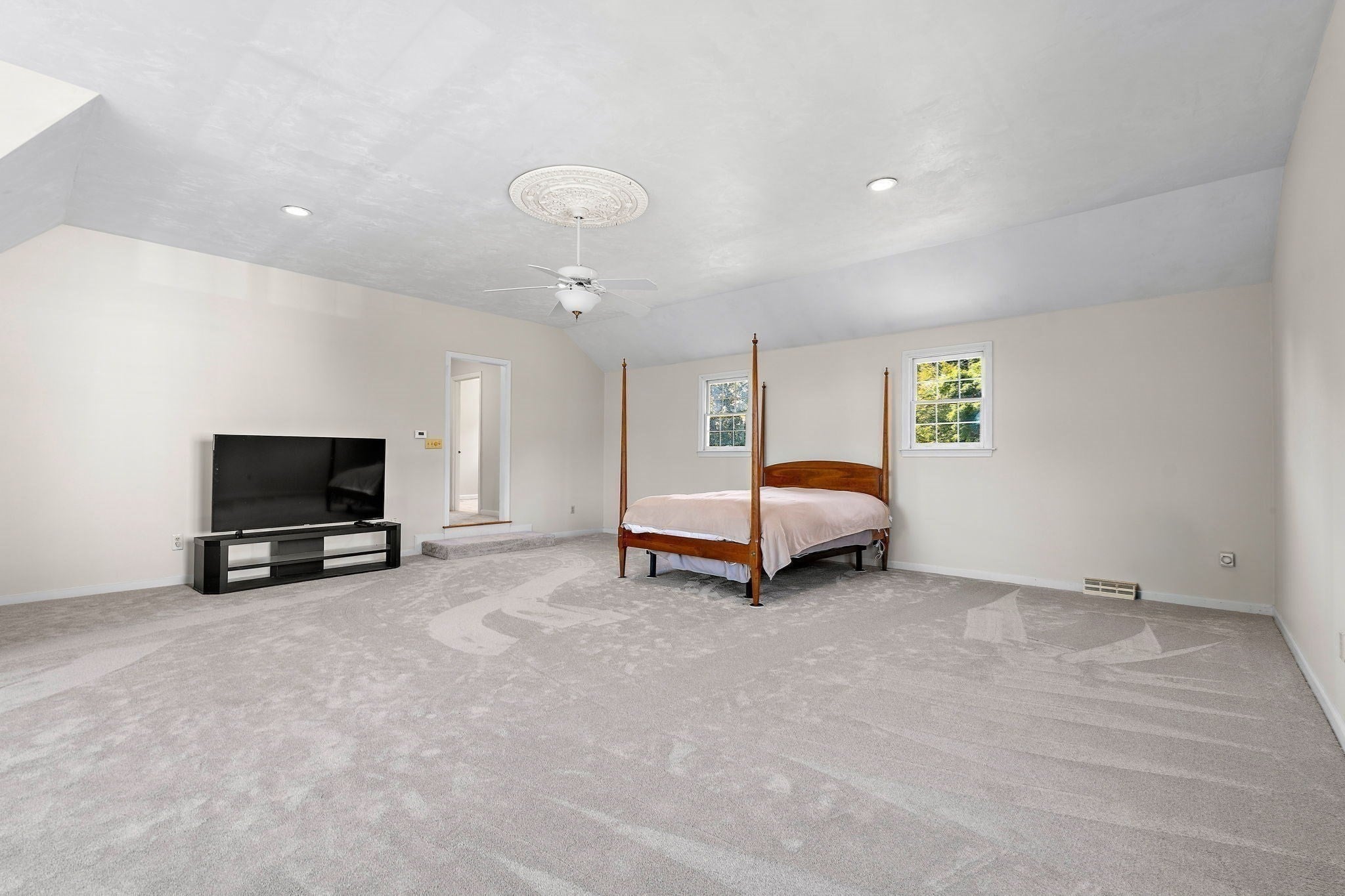 28 Farmington Drive, Shrewsbury, MA Photo #18