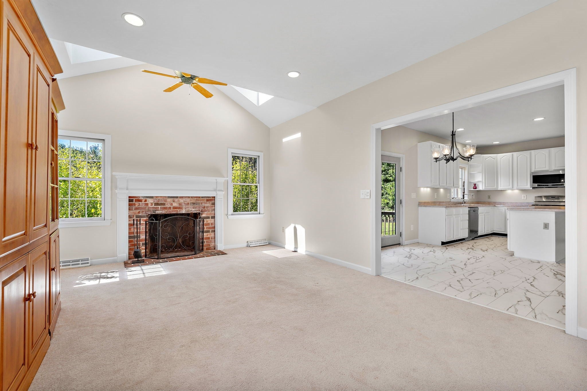 28 Farmington Drive, Shrewsbury, MA Photo #4