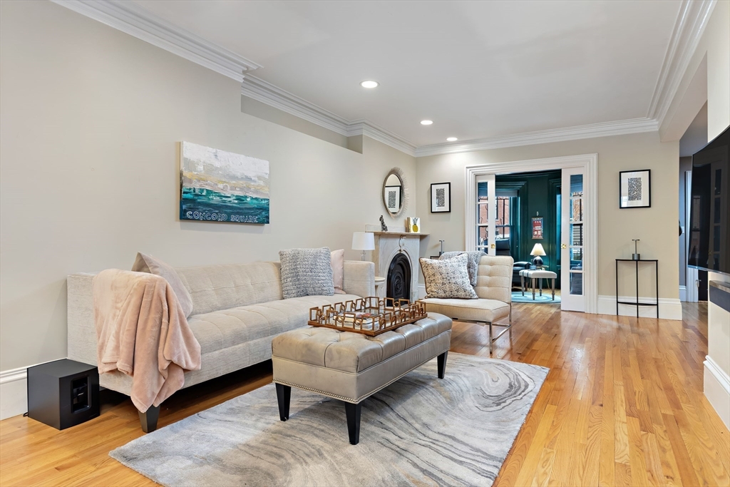 33 Concord Sq 1