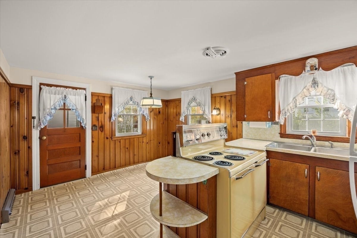 123 Taylor Avenue, Dedham, MA, 123 Taylor Avenue, Dedham, MA Photo #18