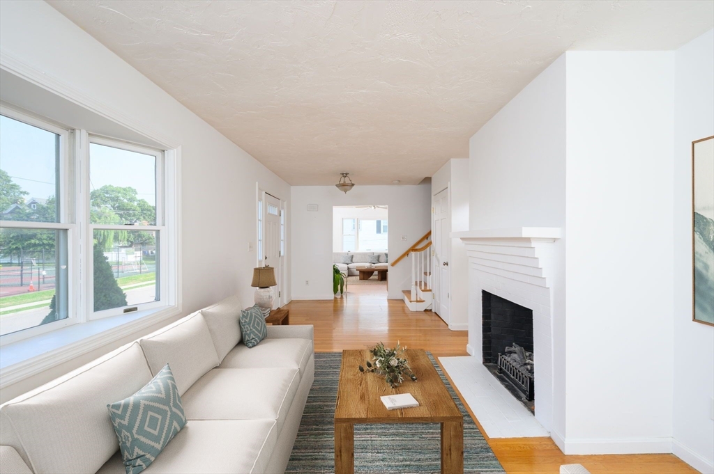 22 Narragansett Rd