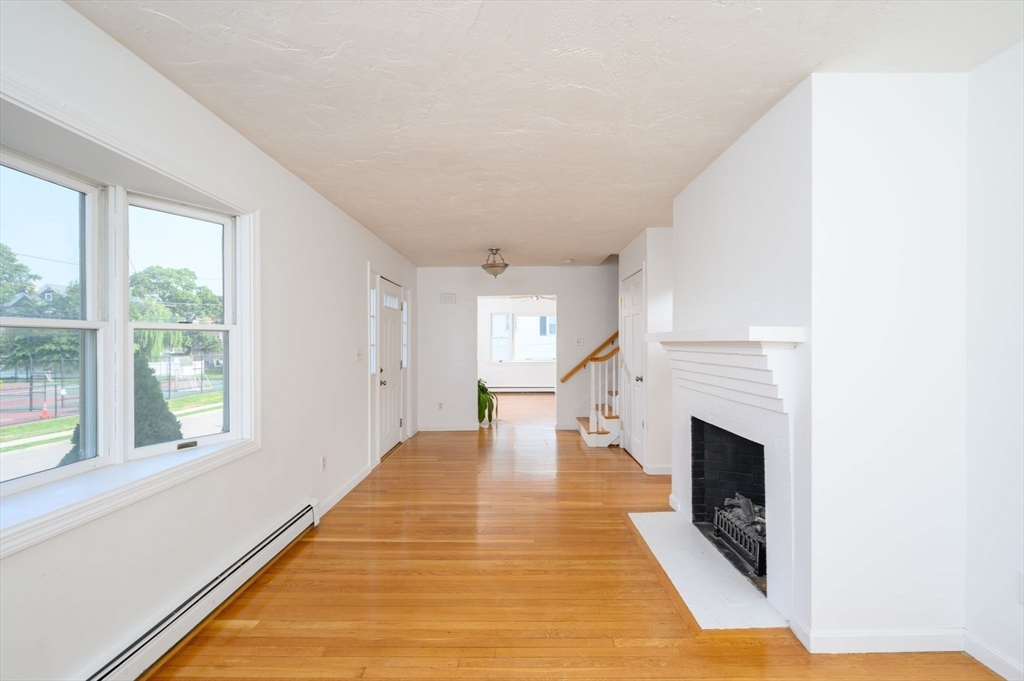 22 Narragansett Rd