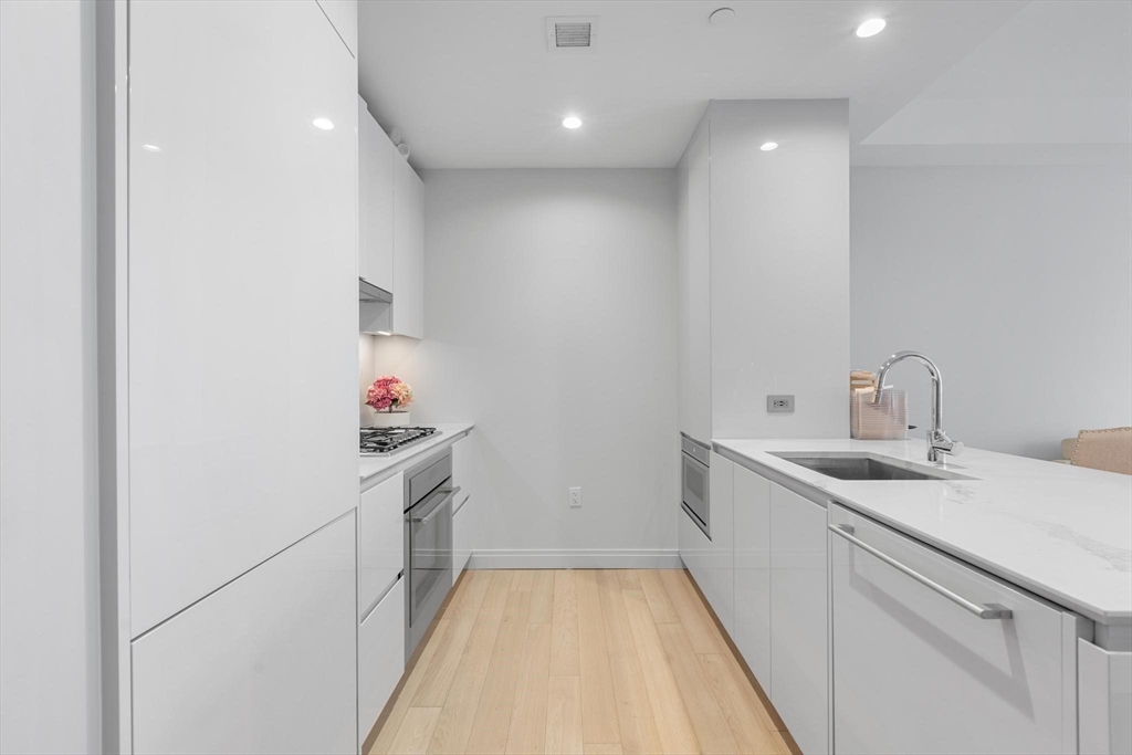 133 Seaport Blvd 1510