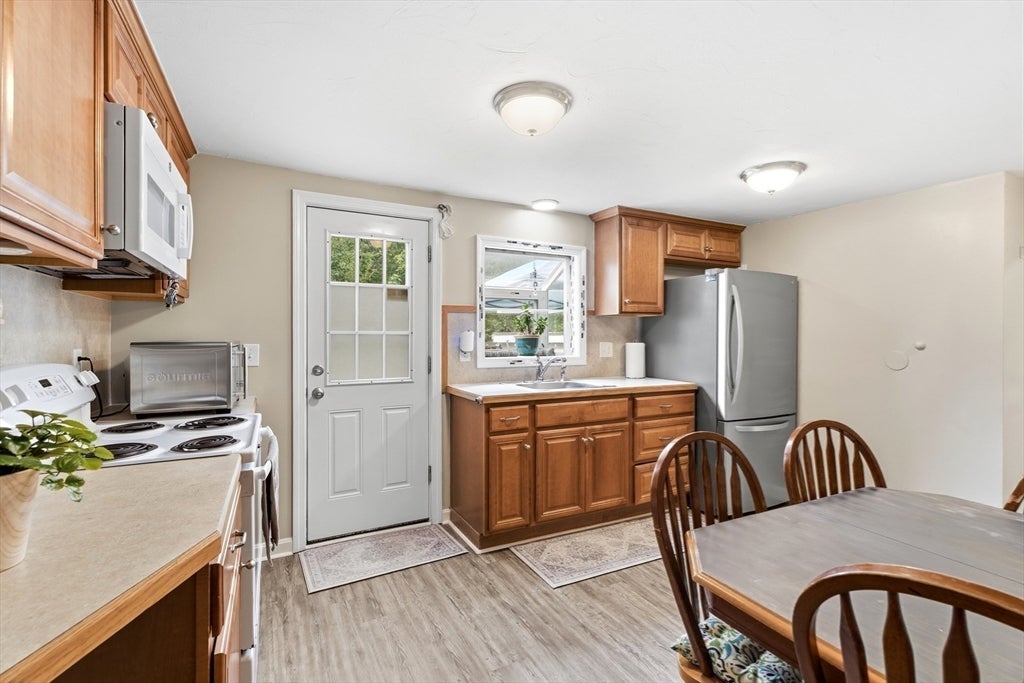 55 Friendship St, Billerica, MA Photo #12