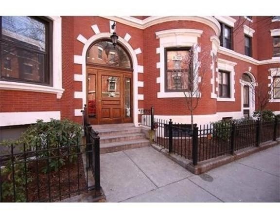 Click for 102 Gainsborough St #304E, Boston, MA slideshow