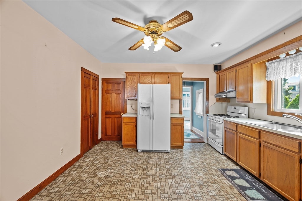 64 Locust St, Danvers, MA Photo #4