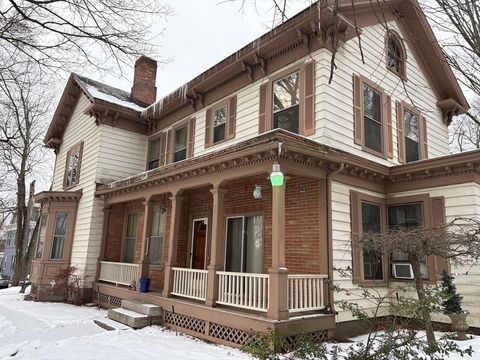 19 Walnut St Leominster MA 01453