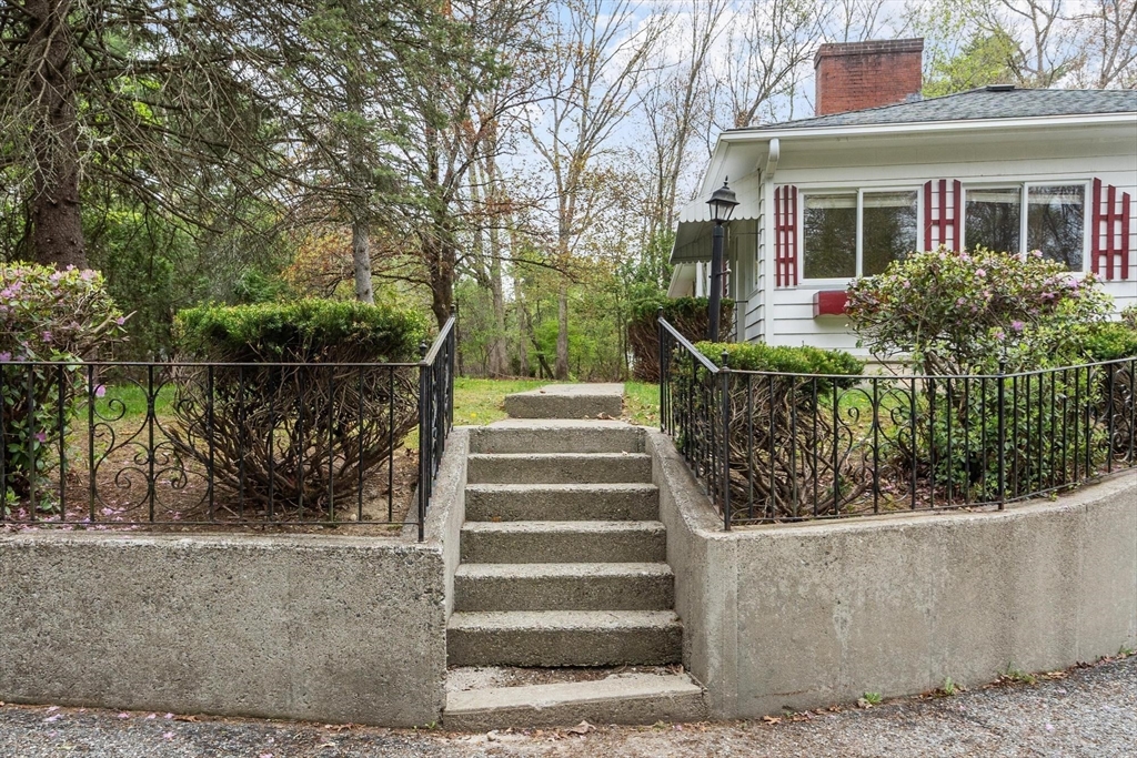 108 Lowell Rd