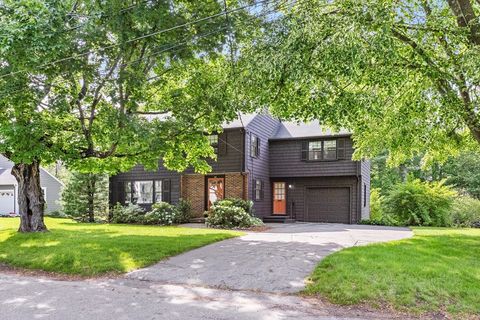 24 Meadow Brook Ln Reading MA 01867