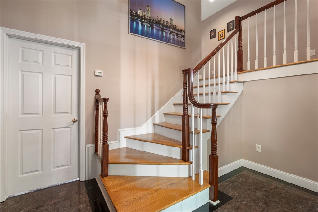 33 Russell Rd