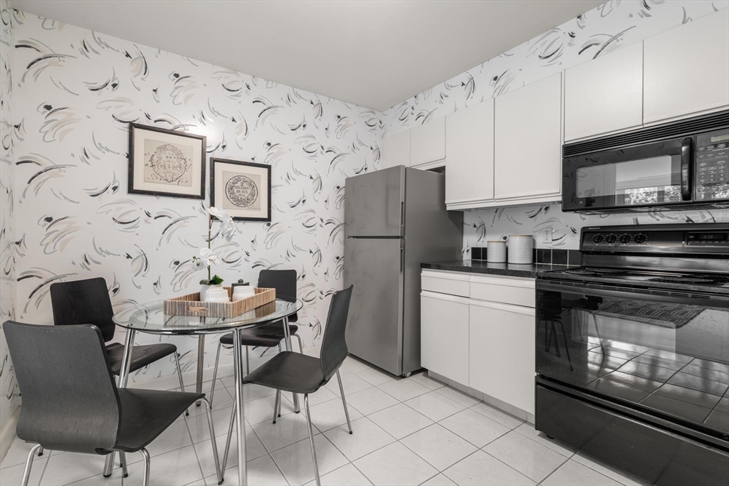 210 Nahanton St 504