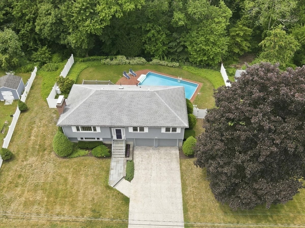 10 Wildwood Dr